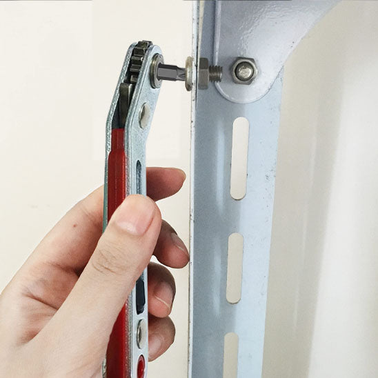Clé plate à cliquet assure fixation ferme des pièces assemblées rapidement
