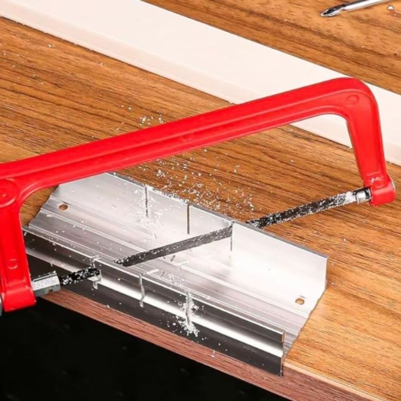 scie metaux lame en acier haute qualite des coupes nettes 45° et 90°