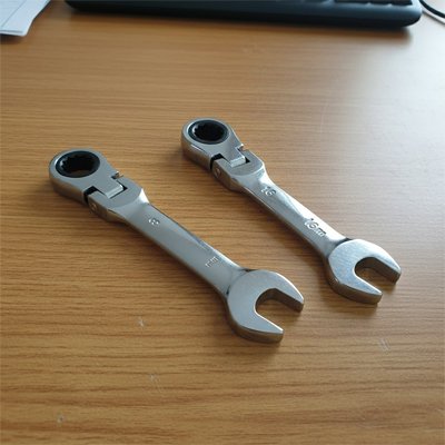 Clé à cliquet  cote a cote 8 et 10