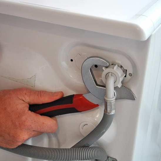 Clé à griffe serre  tuyau de vidange d'une machine a laver