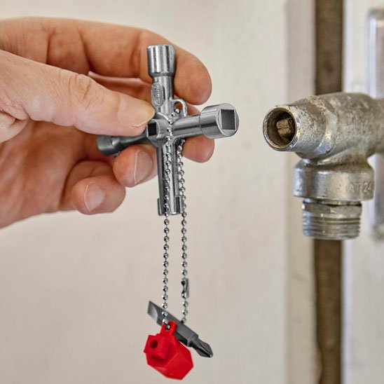 Clé universelle devis une conduite d'eau