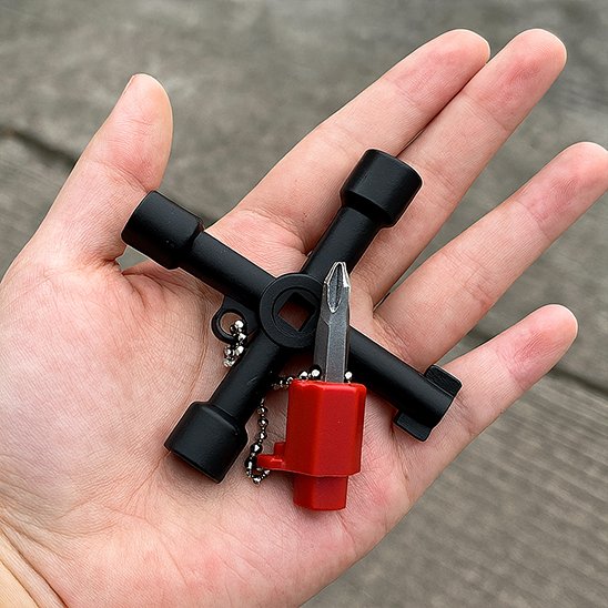 Clé universelle portatif  avec un mini tournevis