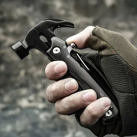 Marteau ergonomique-en -action-pour-travaux-domestiques 