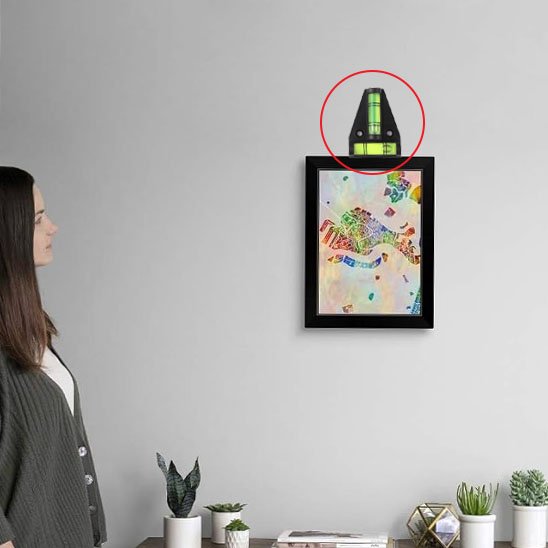 Niveau à bulle bien positionné sur cadre 