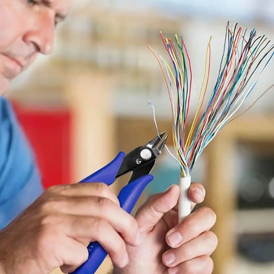 Pince à sertir coupe, serre  ajuste les fils avec efficacité