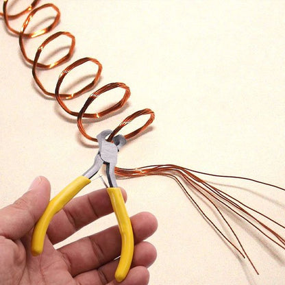 Pince coupante haute précision effectuant  coupe nette