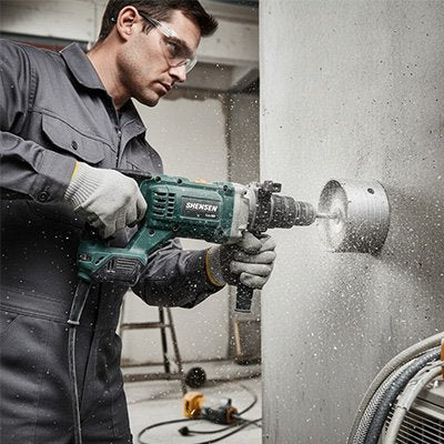 Scie cloche perce une cloison en béton 