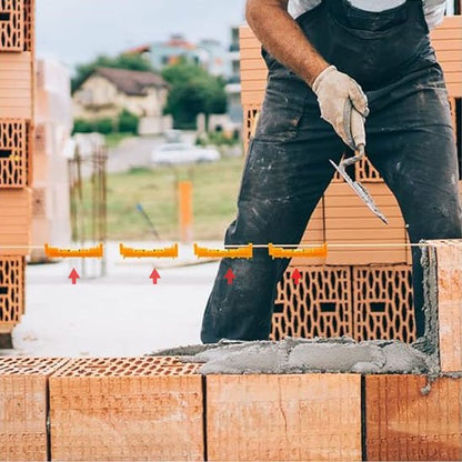 Niveau à bulle jaune alignant des rangées de briques en construction
