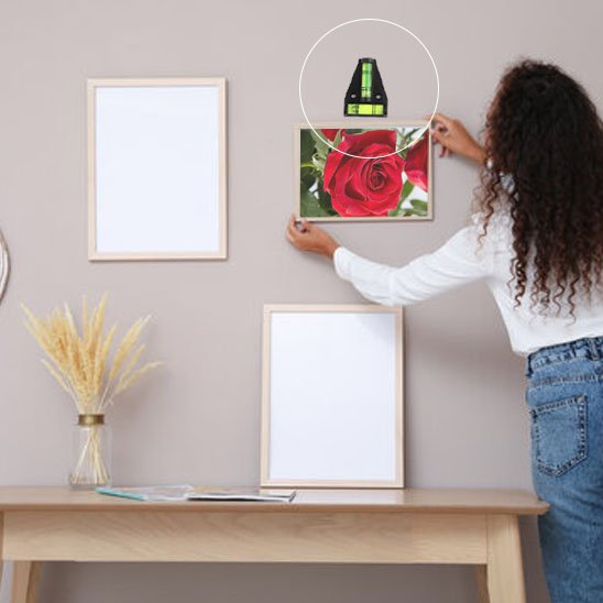 Niveau à bulle au-dessus d'un cadre 